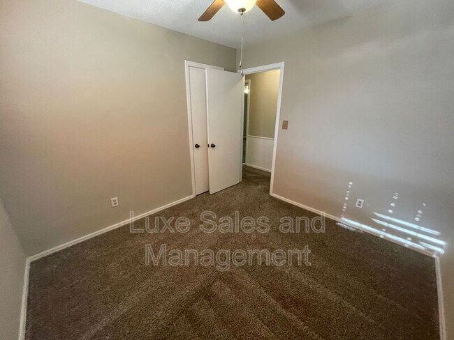 Building Photo - 1116 Harrington Dr