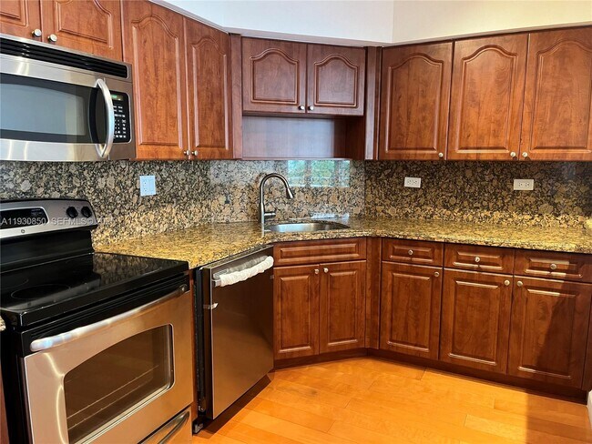 Building Photo - 1408 Brickell Bay Dr