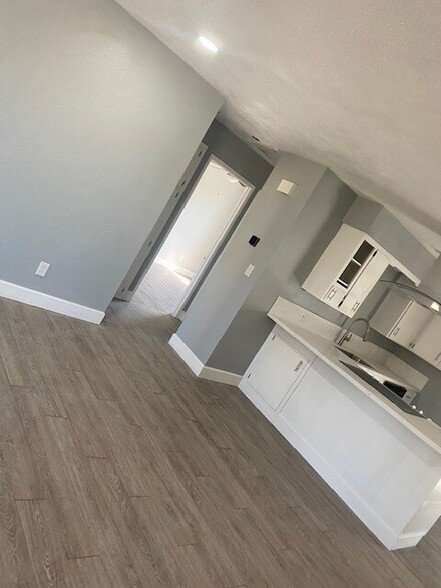 Building Photo - 520 N Prospect St