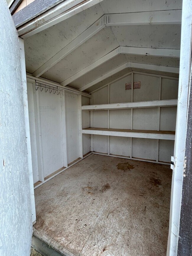 Building Photo - 6917 Brooks Ranch Rd