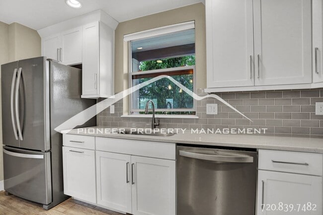 Building Photo - Modern Home in desirable Northgate Colorad...