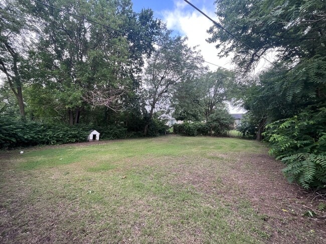 Building Photo - Cute 3 bedroom, 1 bath home
