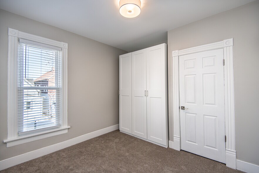 Bedroom #1 - 1016 E Pearson St