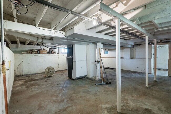 Building Photo - 614 NE Emmett St