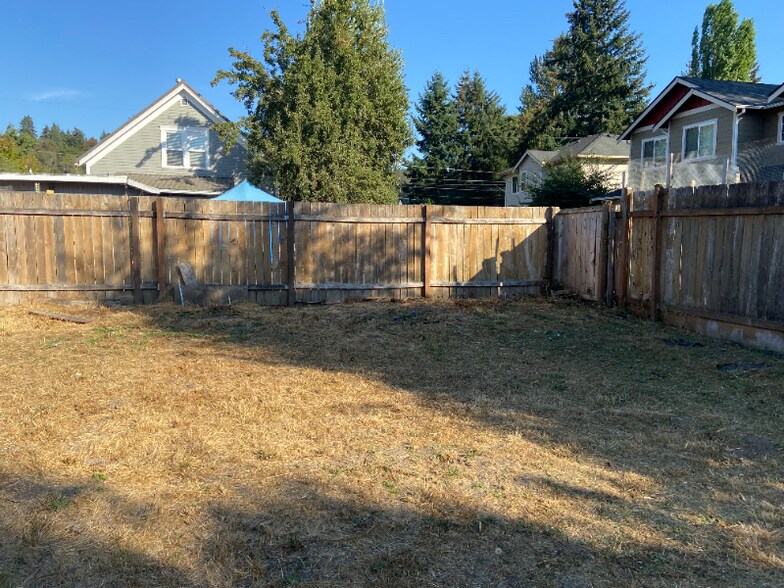 Building Photo - 610 3rd Ave S