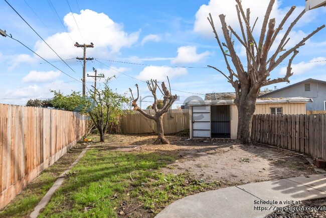 Building Photo - 451 Helen Ave