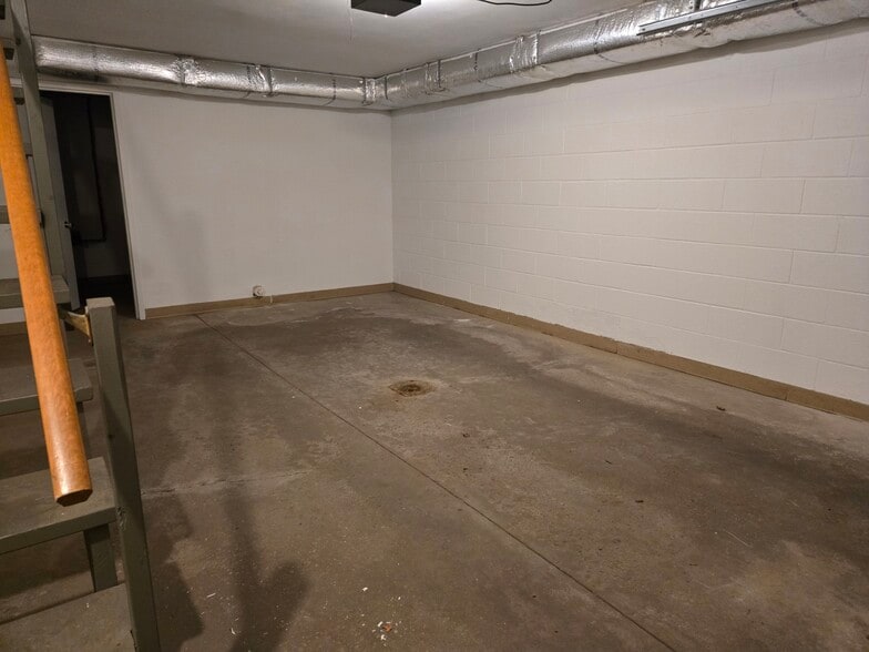 Building Photo - 33 4th Ave