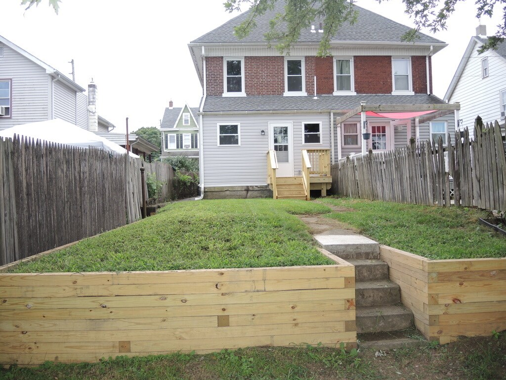 Building Photo - 1107 W Lincoln St