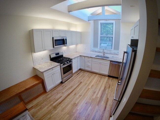 Building Photo - 5444 Claybourne St