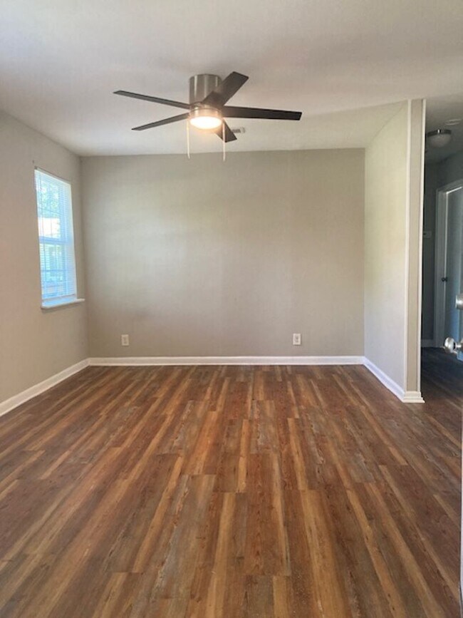 Building Photo - 340 Stone Cir