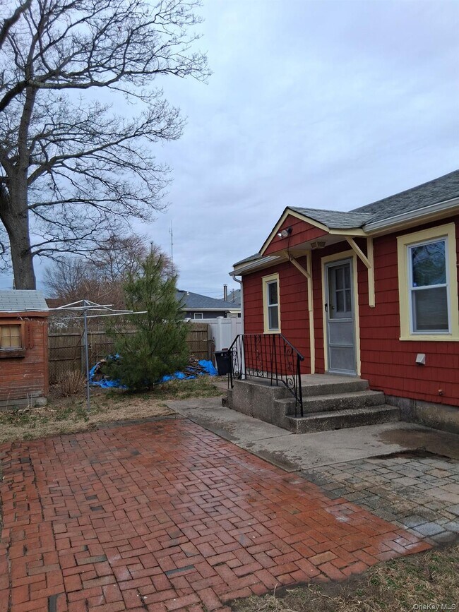 Building Photo - 55 Cedarhurst Ave