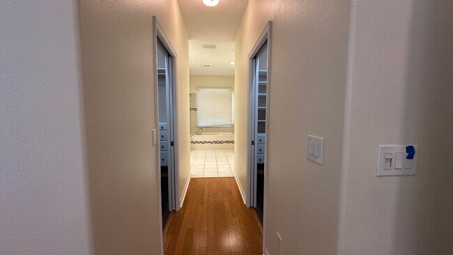 Building Photo - 1653 Cherry Ridge Dr