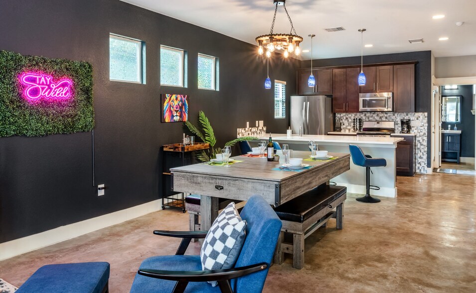 Building Photo - 3000 Neal St