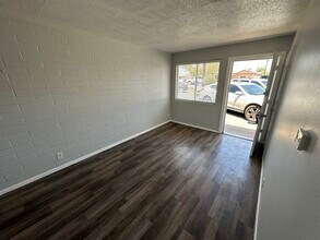 Building Photo - 3123 W Almeria Rd