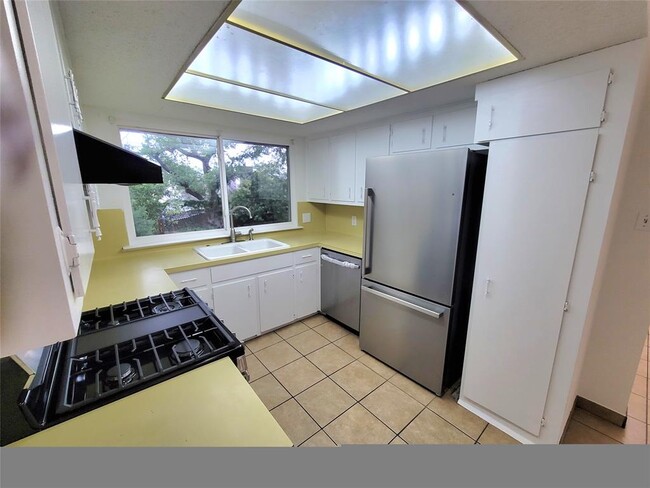 Building Photo - 914 Speer Ln