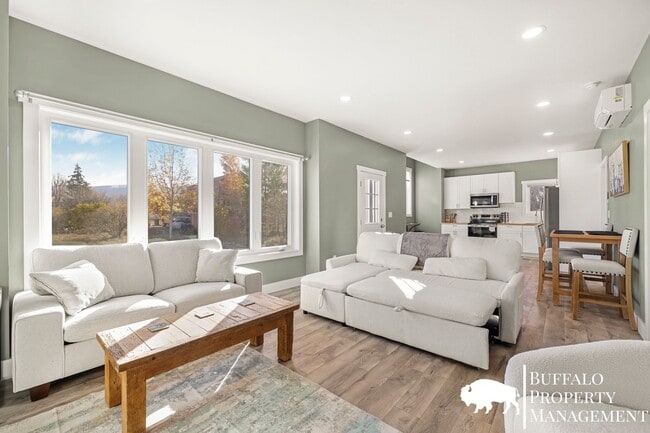 Building Photo - Brand new fully furnished home available f...