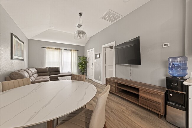 Building Photo - 4309 Beggs St