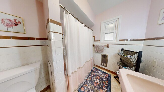 Building Photo - Gorgeous and updated home in Heart of Auburn