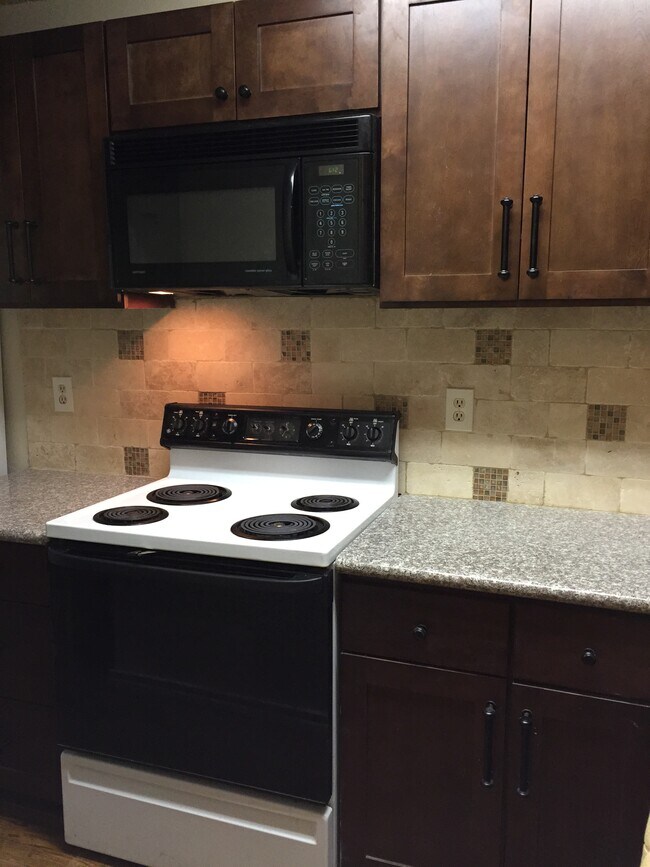 Building Photo - 734 W Collins St