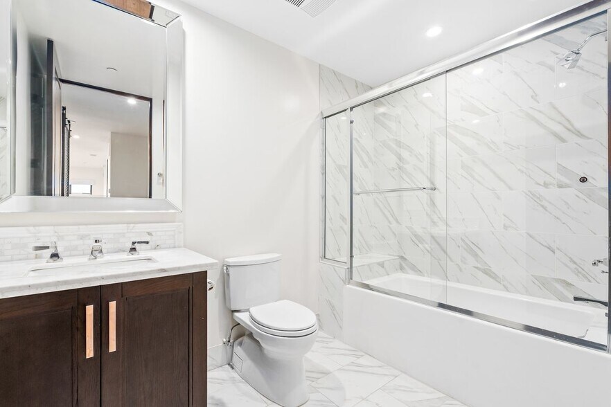 Building Photo - 10674 Ashton Ave