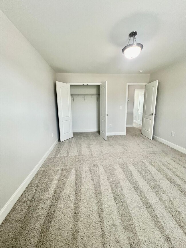 Building Photo - Stunning 4BR 3BA Home in Colfax