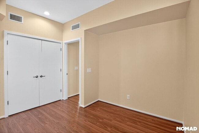 Building Photo - 841 E Park Modern Dr