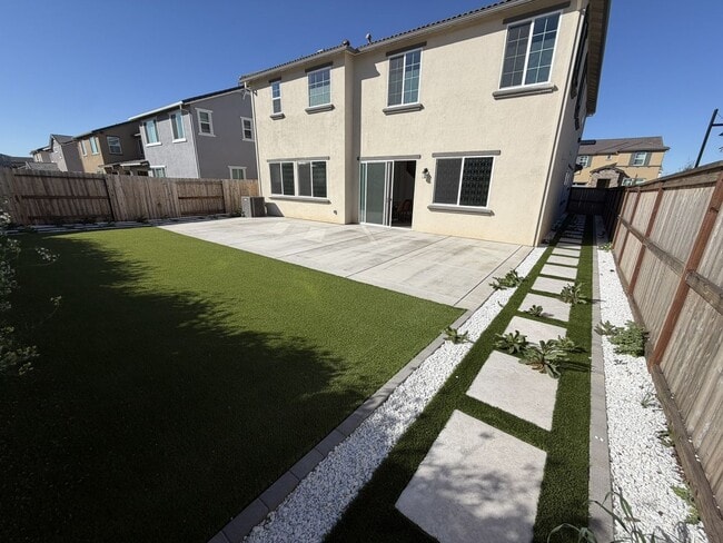 Building Photo - Beautiful 5 bedroom, 4 bathroom 2 story home in Rancho Cordova!!!