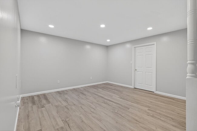 Building Photo - Move-In Ready 3BR Townhome – Deck, Yard & Finished Basement *OPEN HOUSE 3/14/26 1PM-3PM *