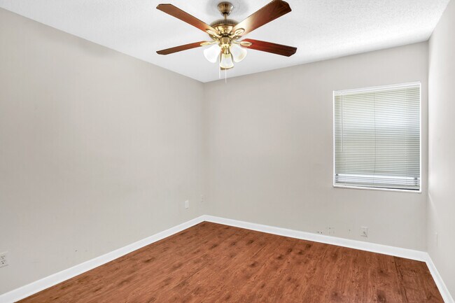 Building Photo - 208 Hopkins St