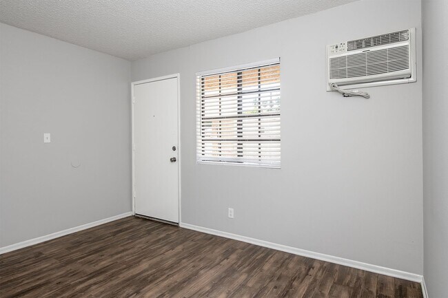 Interior Photo - vin626