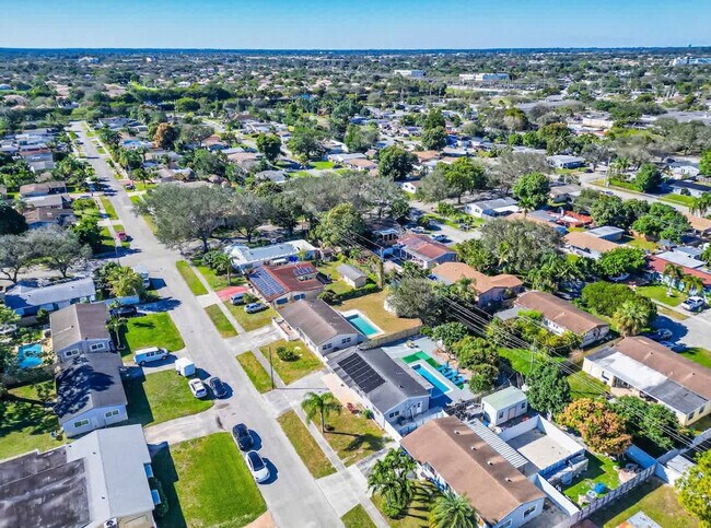 Building Photo - 7001 Coolidge St