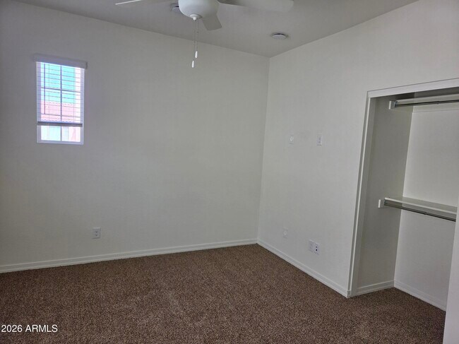 Building Photo - 221 E Balsam Dr