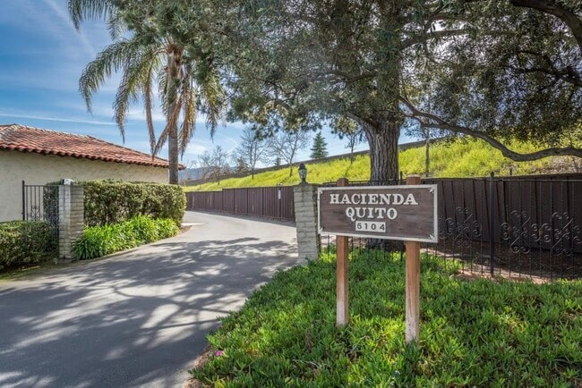 Building Photo - 5104 Westmont Ave