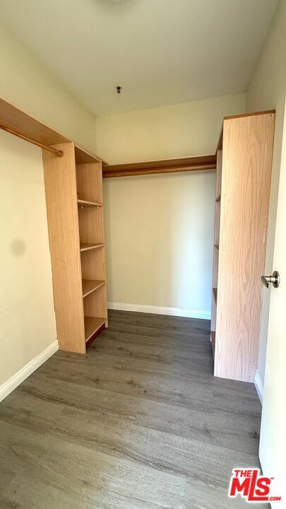 Building Photo - 701 S Kingsley Dr