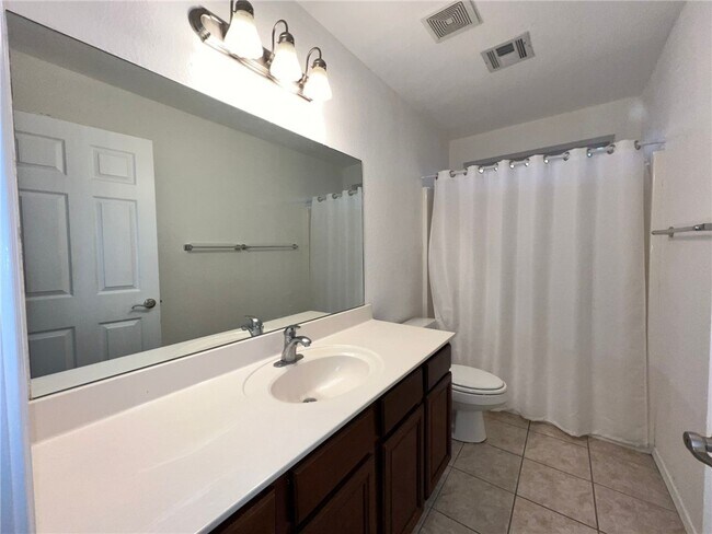 Building Photo - 2403 SW 20th St