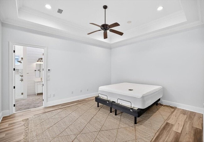 Building Photo - 3161 Club Dr