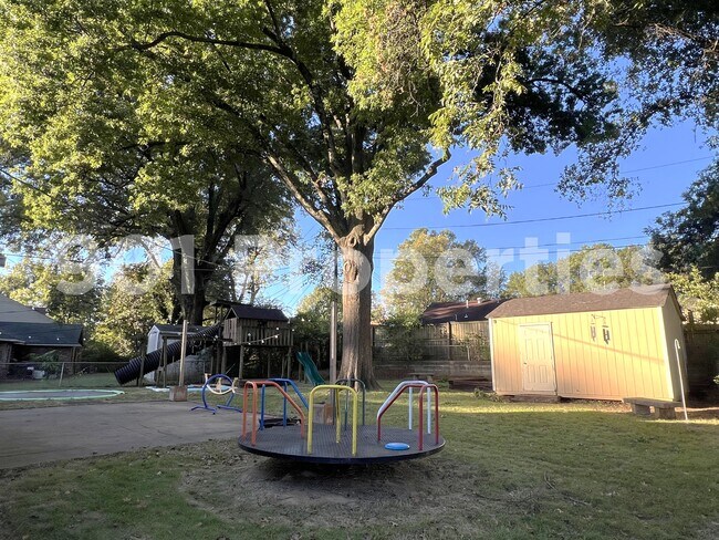 Building Photo - 8539 Chesterfield Dr