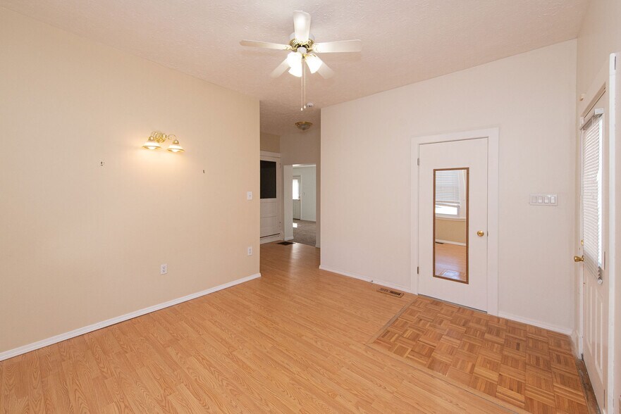 Building Photo - 718 Wachendorf St