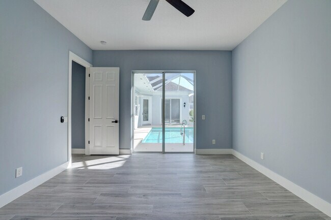 Building Photo - 165 Honeysuckle Dr