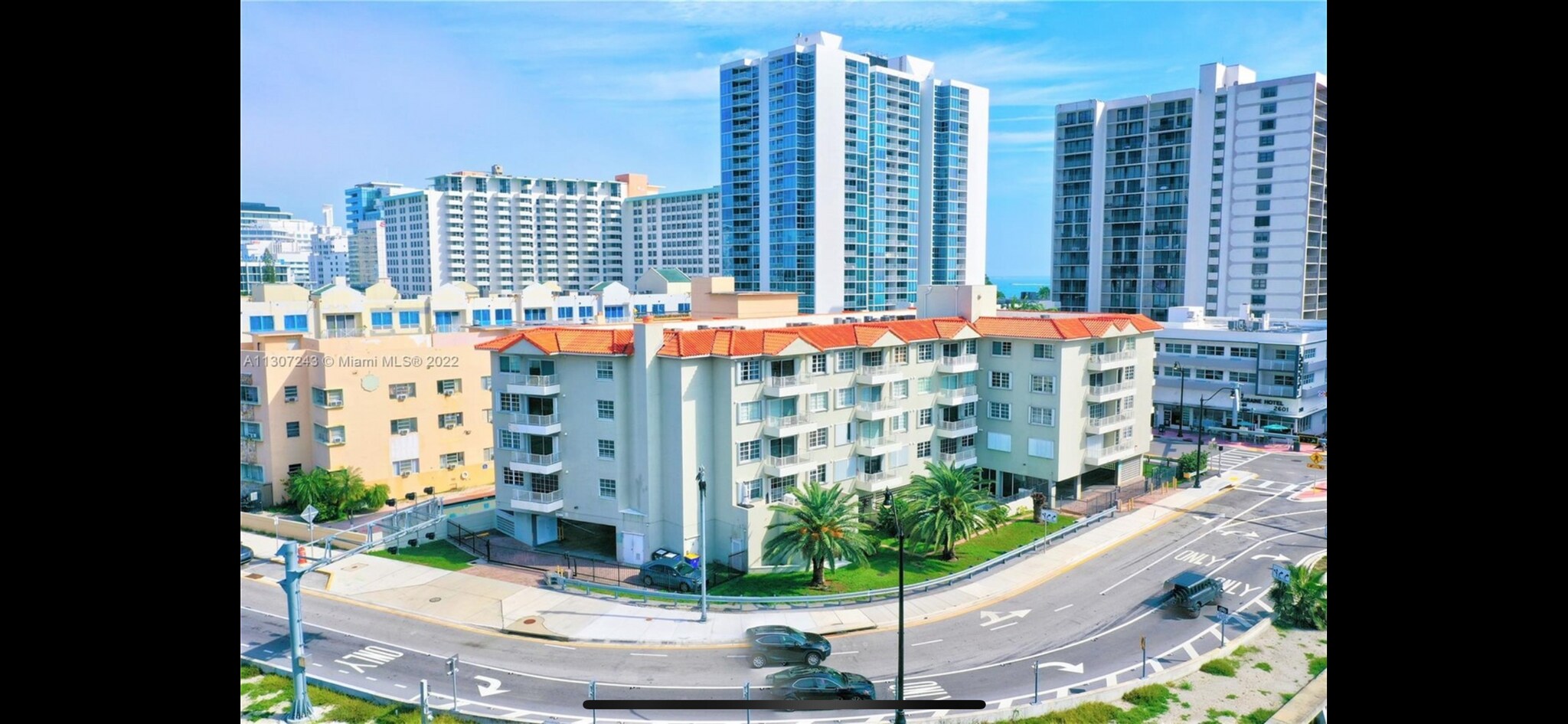 Building Photo - 2600 Collins Ave