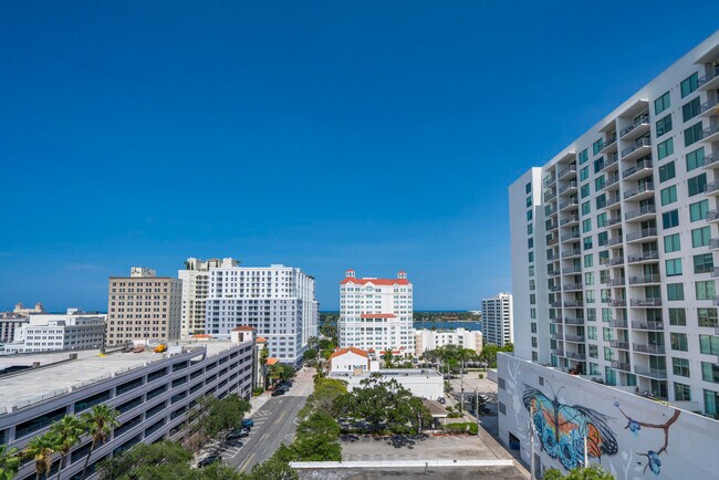 Building Photo - 410 Evernia St