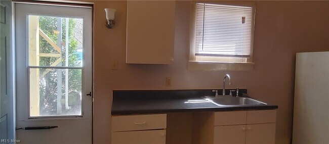 Building Photo - 956 Grant Ave