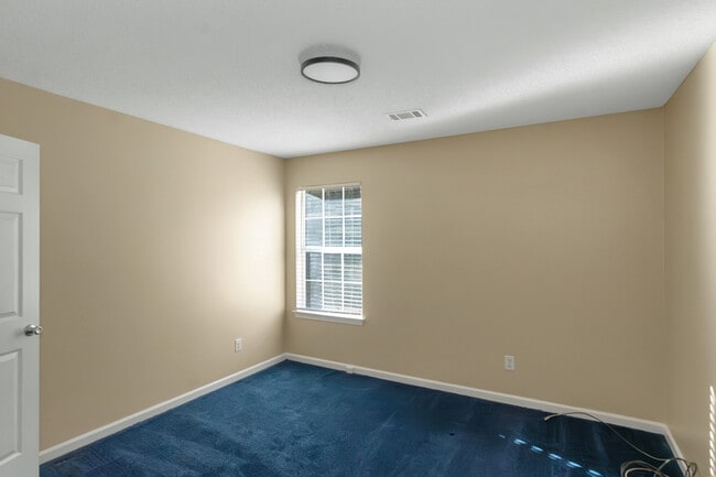 Building Photo - 65 Oak Manor Dr