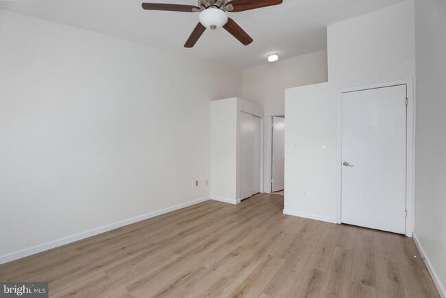 Building Photo - 7123 Elm Ct