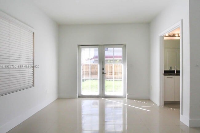 Building Photo - 15670 SW 11th Terrace