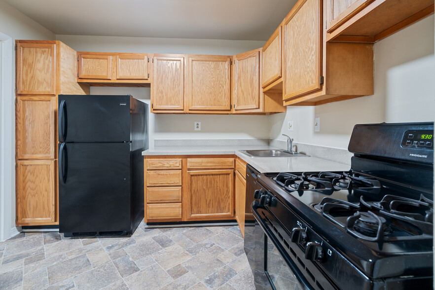 Primary Photo - Hampshire House Apartments