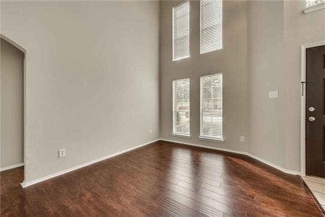 Building Photo - 409 Knoll Park Ct