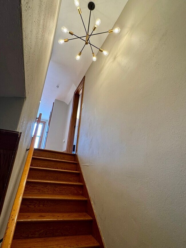 Building Photo - Charming 4-Bedroom Home in Private Setting