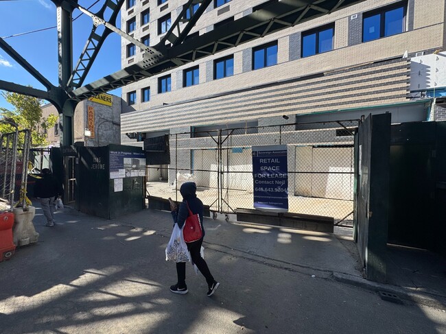 Building Photo - 1985 Jerome Ave