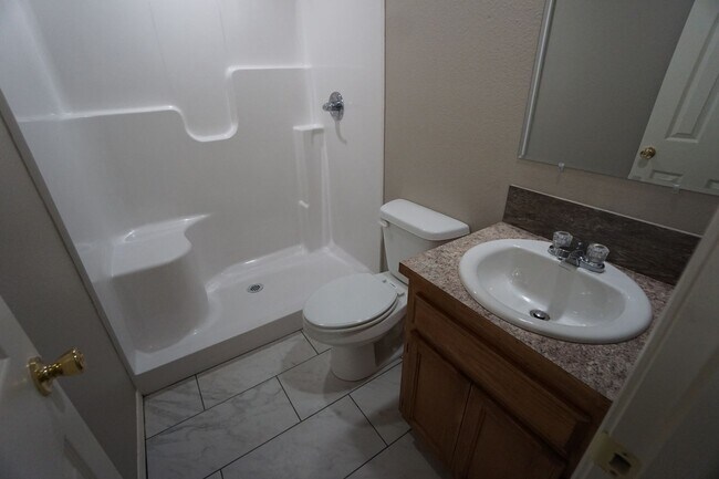 Building Photo - Completely Remodeled Like New 3 Bed 2 Bath...
